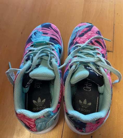 阿迪运动鞋,挺新,内长20.5 感兴趣的话...