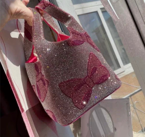 超级闪亮钻石蝴蝶结手提包，有内胆，全新闲置...