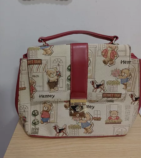 【闲置出售】二手纯皮粉色小熊斜挎包 不议价...