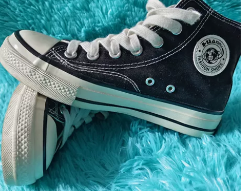 环球帆布鞋36码，只穿过一次。 感兴趣的话...