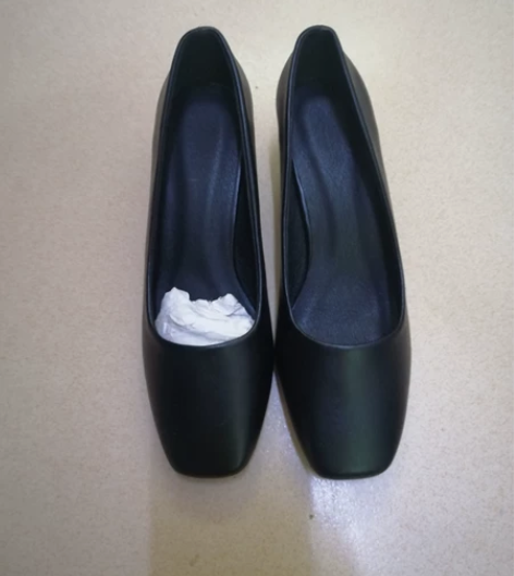 全新34码   中跟粗跟方头单鞋  跟高5...