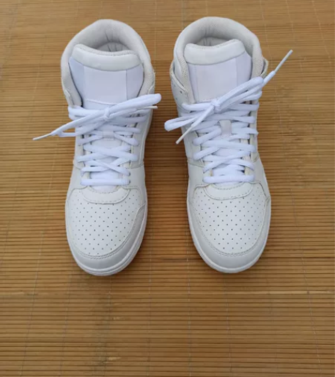 37码李宁高帮运动鞋 鞋子八成新以上，保证...