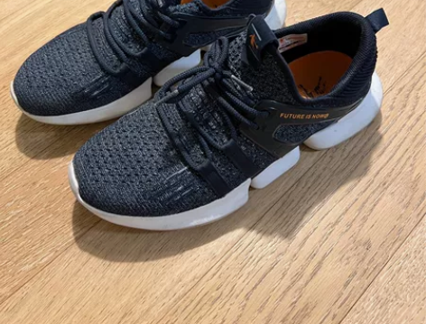 乔丹男士气垫运动鞋跑步鞋针织鞋黑白弹力 脚...