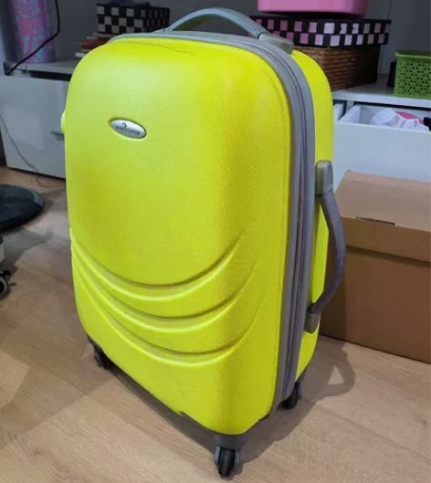 旅行箱 如图 功能完好 四个万向轮 不刀，...