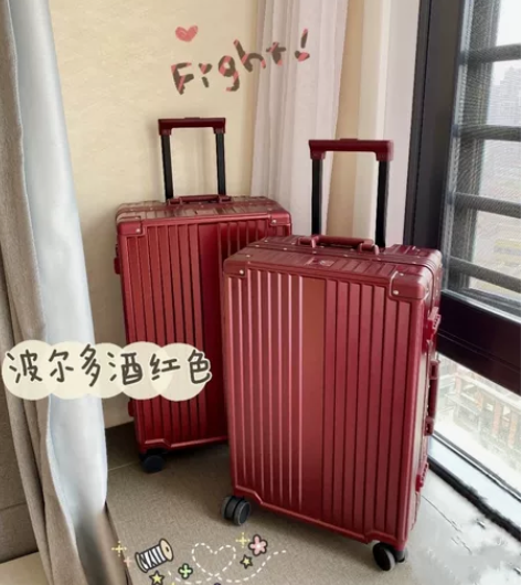 金登士婚庆箱，尺寸20全新微瑕疵，瑕疵是流...