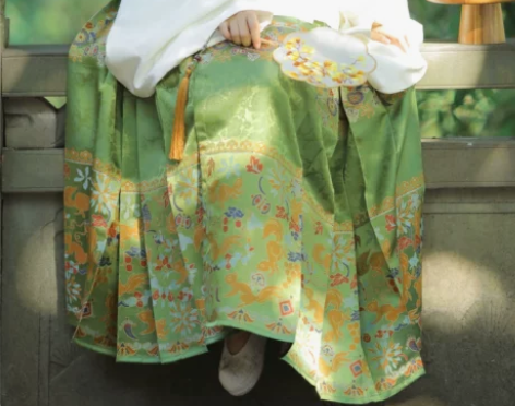 兰若庭汉服马面裙 如意松鼠 秋香绿 仅试穿...