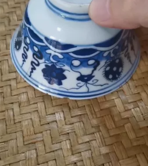 残缺的美～清三代青花小碗，有冲线不缺肉，青...