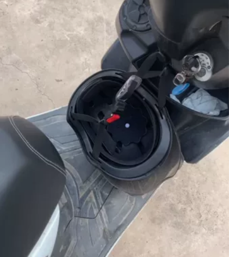 捡漏踏板摩托，平常开着代步，有点小瑕疵，仅...