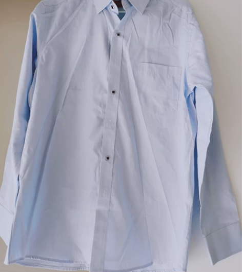 男士基础款衬衣。基本全新，40码 170/...