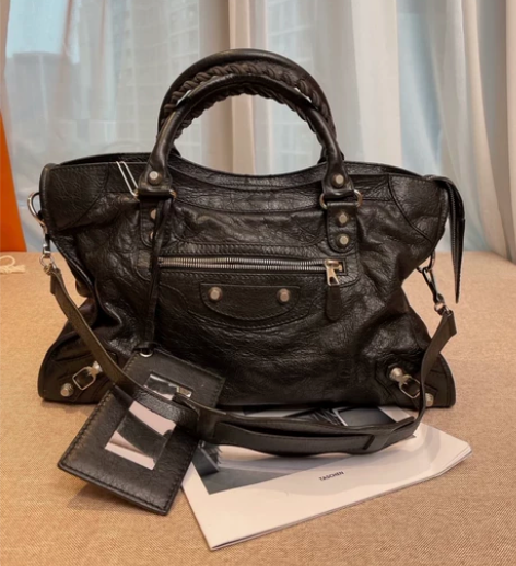 巴黎世家机车包中号相当耐操！通勤的王！对于...