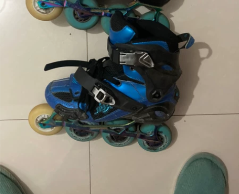 直排溜冰鞋，圆自己儿时的味道。长大了不想玩...