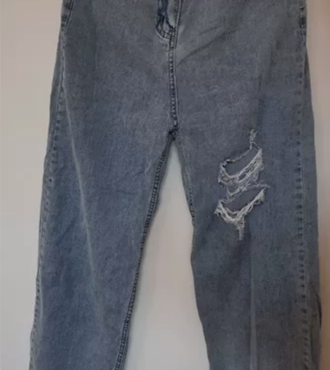 破洞宽松牛仔裤  码数偏大 建议微胖入 感...