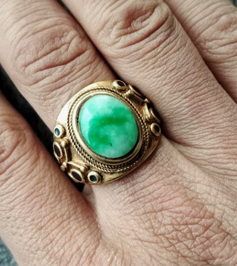 下乡收货鎏金戒指一枚，老银鎏金镶嵌翡翠戒面...