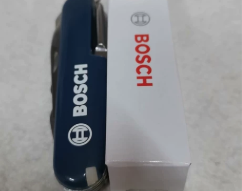 含泪出博士原装多功能折叠小军刀款式新颖漂亮...