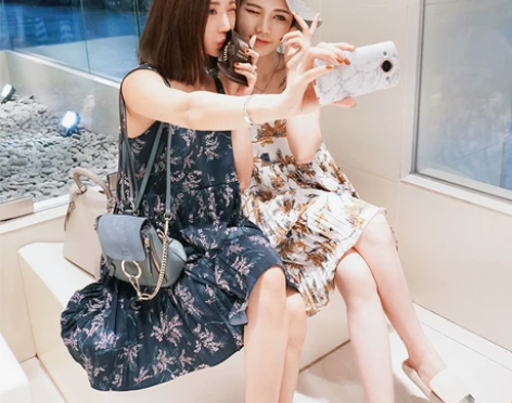 TOA 女夏原创设计仲夏必备百褶印花背心…...