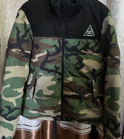 男羽绒服外套，立领。羽绒厚实饱满。商场专柜品牌，平繁。全新带...