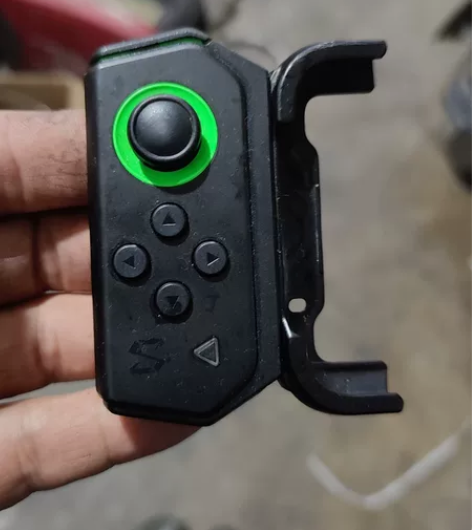 黑鲨游戏手柄。 感兴趣的话点“我想要”和我...