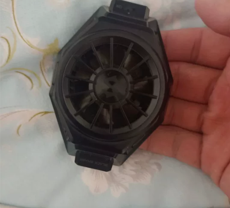 黑鲨散热器，以前用的苹果手机降频买的，现在...