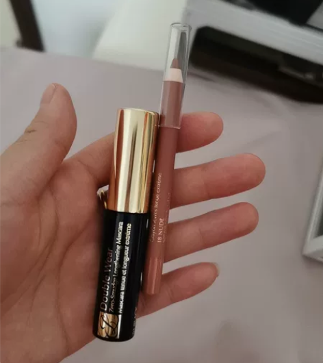 雅诗兰黛睫毛膏中样和唇线笔18号色，专柜买...