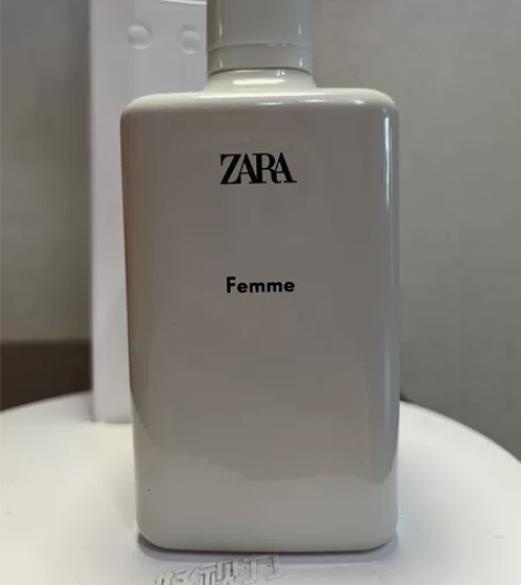 femme香水200毫升，全满。 感兴趣的...