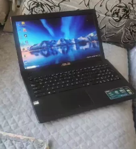 华硕15.7英寸大屏笔记本电脑，内置摄像头...