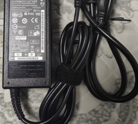 宏基笔记本充电器        全新19V...