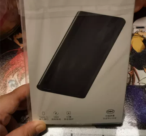 华为全新充电宝，万象城积分换的 感兴趣的话...