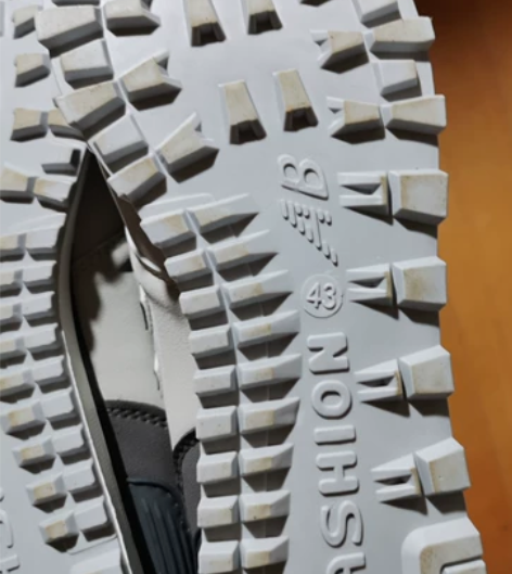 出一双新百伦正品574，买小了，鞋码43应...