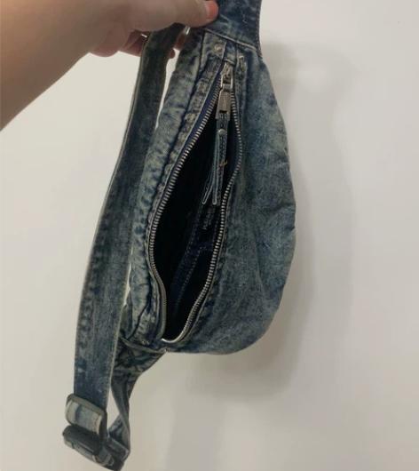 牛仔斜挎包 包邮售出不退不换 感兴趣的话点...