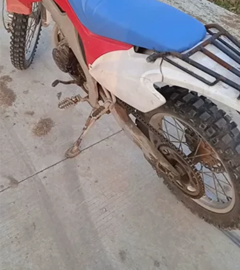 海凌250越野摩托车。发动机是宗申RTF2...