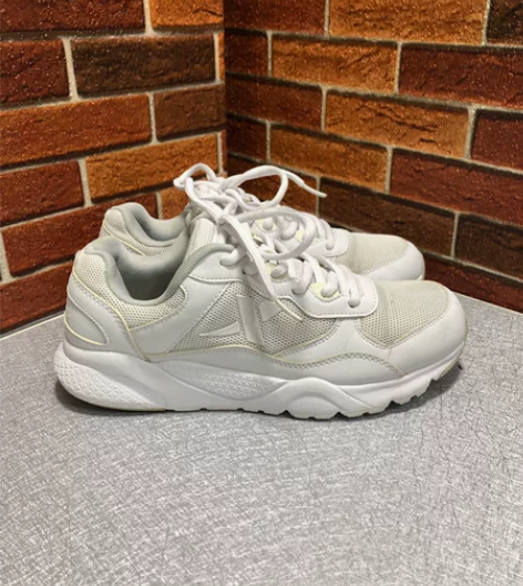 特步品牌 40 码 运动鞋跑步鞋轻便舒适透...