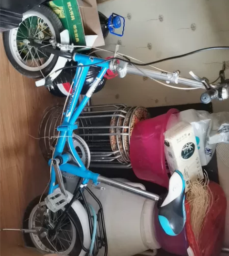 折叠自行车.150元，给孩子买的。孩子去外...