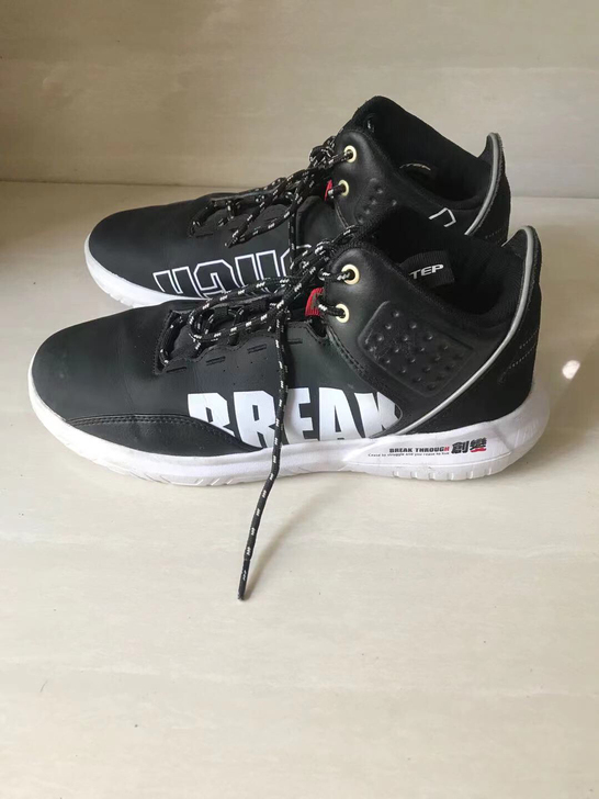 特步正品42码,超低价转让,买到就是赚到,...