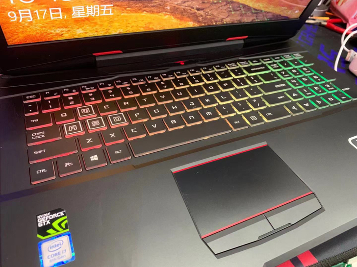 神舟笔记本电脑,便宜出了,大学生因为出国留...