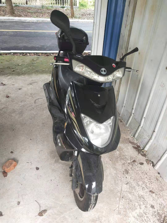 125金浪发动机 车况好 外观懒得收拾了 ...