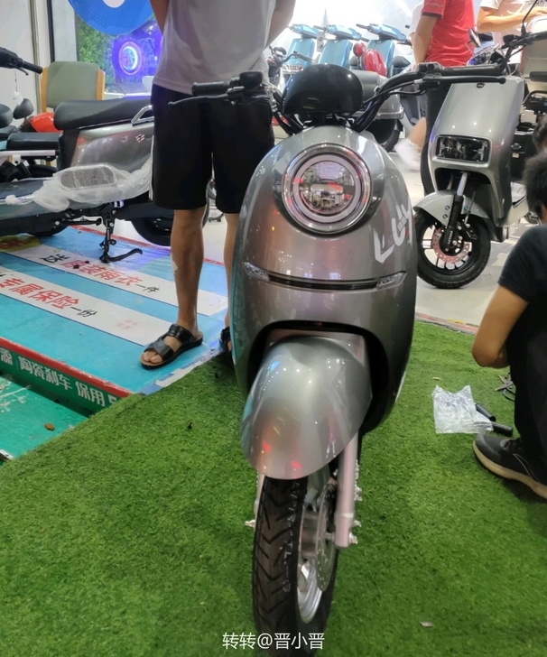 绿源大品牌新国标电动车，刚买半个月，满电能...