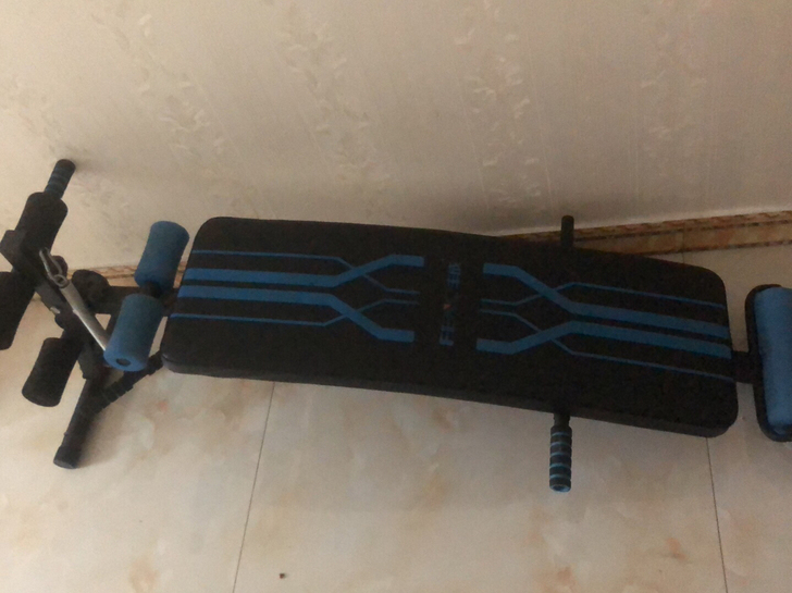 仰卧板，成色一般，但是功能完好。