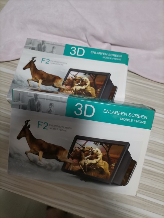 手机屏幕放大器，全新没用。1个完美，1个有...