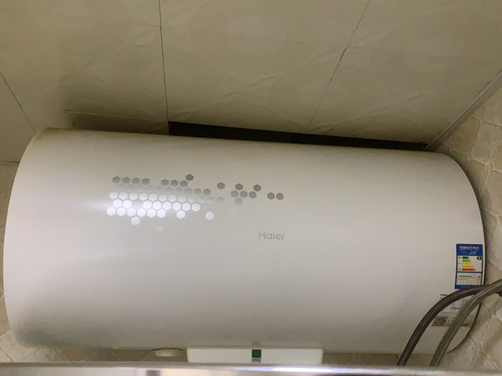 海尔热水器，9成新