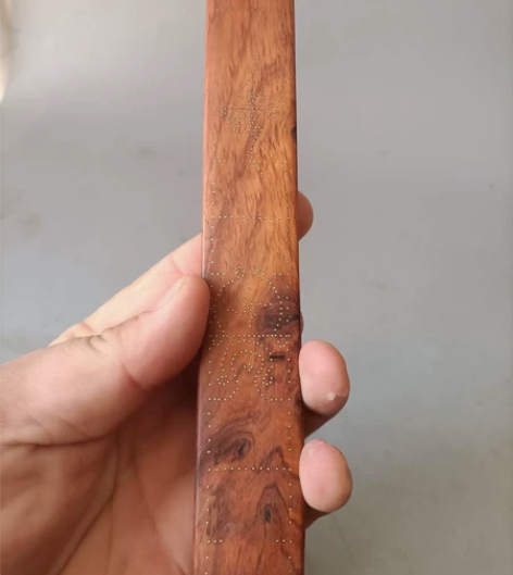 海南黄花梨的老尺子精品366 感兴趣的话点...