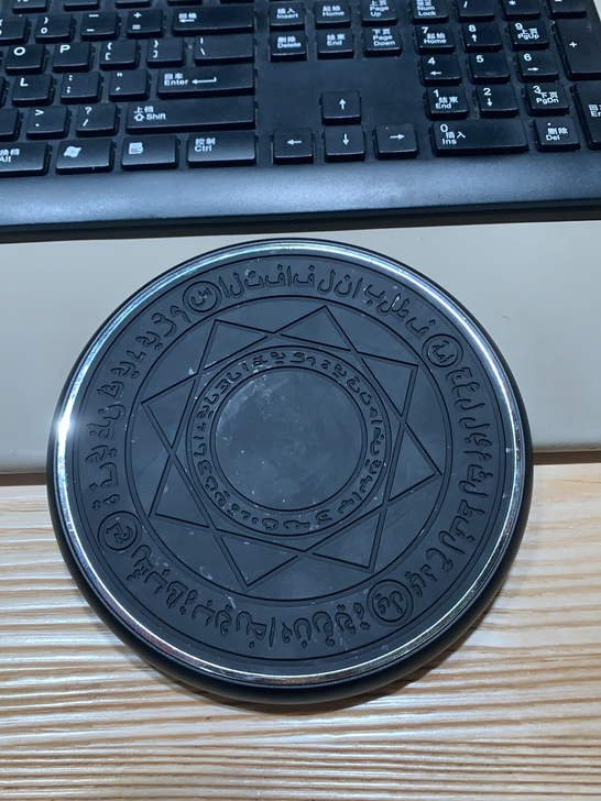 出刚买的18w瑞典无线充10000毫安充电宝