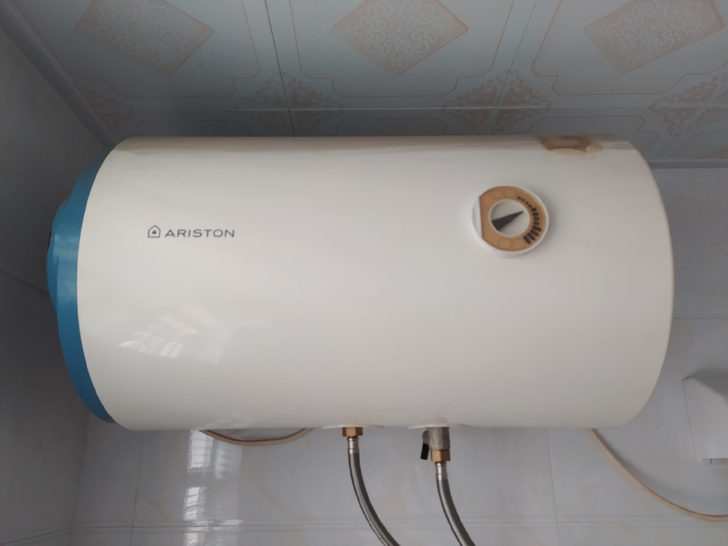 国际名牌阿里斯顿热水器40L，因搬家不方便...