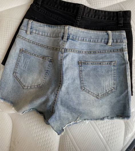 牛仔短裤 m 两个50元 不单出，单出不包...
