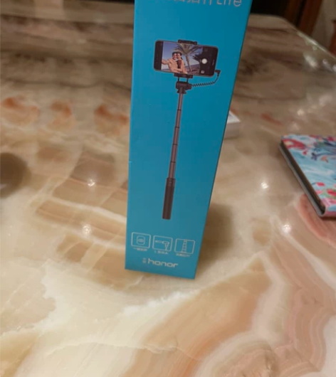 荣耀自拍杆+小米17款有限耳机 。每样东西...