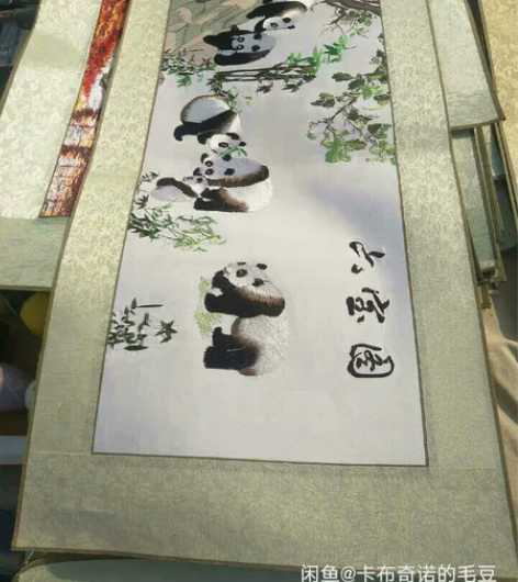 刺绣画。尺寸约80×40.标价为单张价格不...