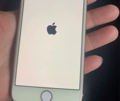 9.9成新的苹果8国行全网通，256G内存...