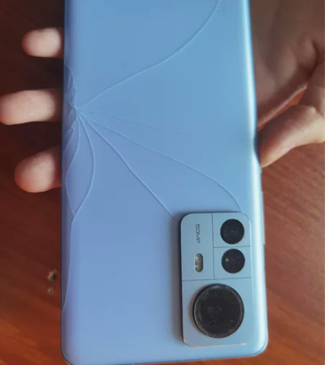 预出小米12Pro 8+256，后盖裂边框...