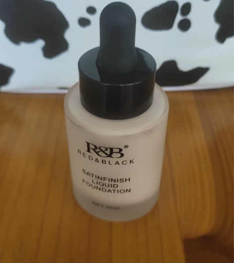 红与黑 粉底液 感兴趣的话点“我想要”和我...