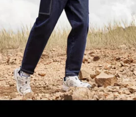 深蓝色男士牛仔裤。 感兴趣的话点“我想要”...