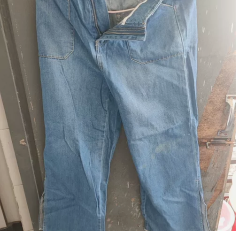 阔腿裤,实体店200多入。瘦了穿不了了成色...